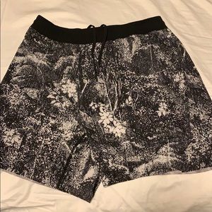 Men’s Lululemon-Lined-Medium Shorts